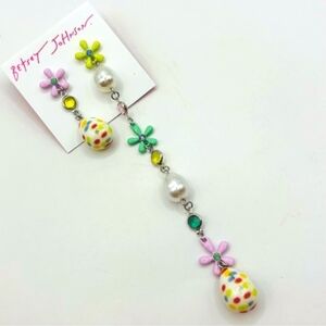 💛🔹️Betsey Johnson🔹️ Polka Dot Flower Egg And Flower Mismatch Linear Earrings